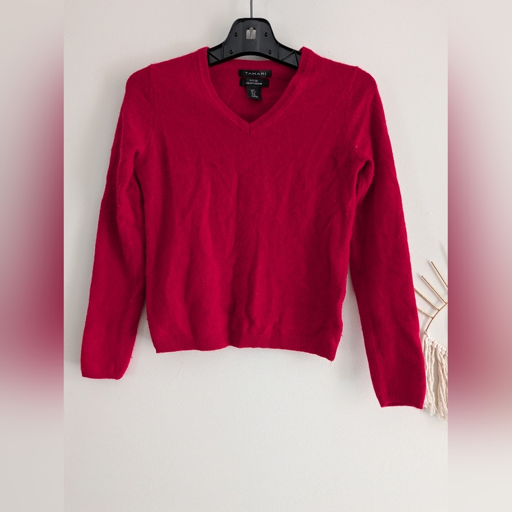 Tahari Pure Luxe 100% 2 Ply Cashmere V-Neck Sweater
